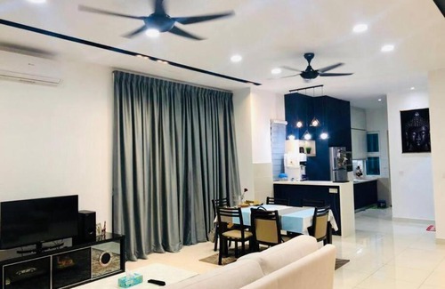 Kajang House | Tiara South, Ecohill Eco Majestic Enjoy Sunsets at Fully Equipped 3-Story House