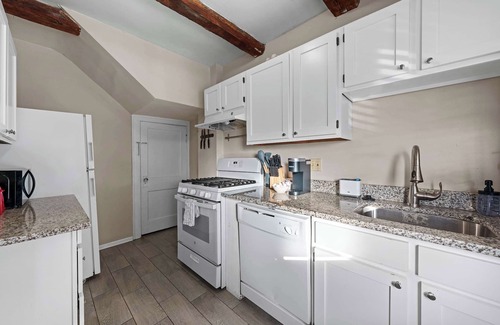 Clintonville House | Tibet Twins Suites For 12!