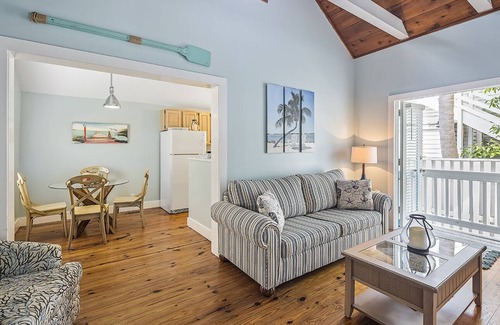 Downtown Condo | TIDES ON SIMONTON ~ Perfectly located Condominium just off Duval!