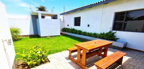 Walvis Bay Bed & Breakfast | Tiende Laan Bed & Breakfast and Self-Catering