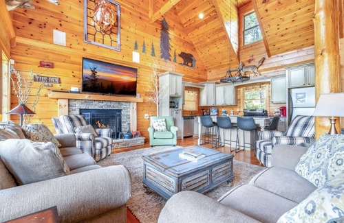 Gatlinburg - Pigeon Forge Cabin | Til's Den - Ask About Free Attraction Tickets!