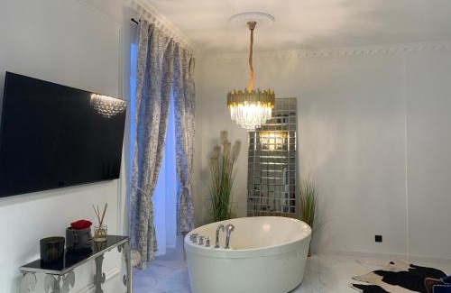 Old Town Apartment | Tiltų 5 Jacuzzi Apartment