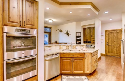 Blue River House | Timber Creek Retreat: Hot Tub, Pool Table, Ping Pong, Foosball, Grill