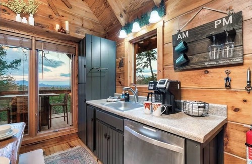Gatlinburg - Pigeon Forge Cabin | Timber Lodge! Mtn View, Pickleball, Close 2 Dolly!