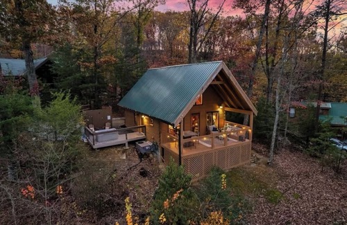 Gatlinburg - Pigeon Forge Cabin | Timber Lodge! Mtn View, Pickleball, Close 2 Dolly!