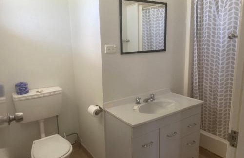 Tin Can Bay Hostel | Tin Can Bay Budget Accommodation