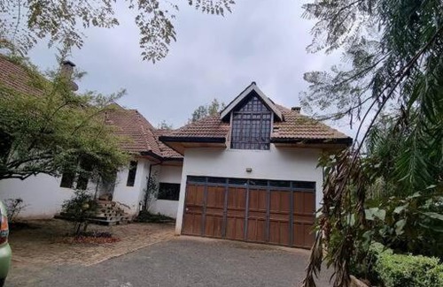 Kiserian Villa | Tina's rustic villa- at the foot of ngong hills 5b