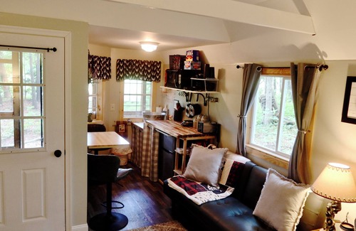 Culpeper Cabin | Tiny Cabin with beautiful country views. Pet friendly!