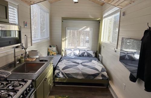 Chugiak House | Tiny Home at Bear Mountain -Only 25 Min from Anchorage, Great Central location-Cute & Comfortable