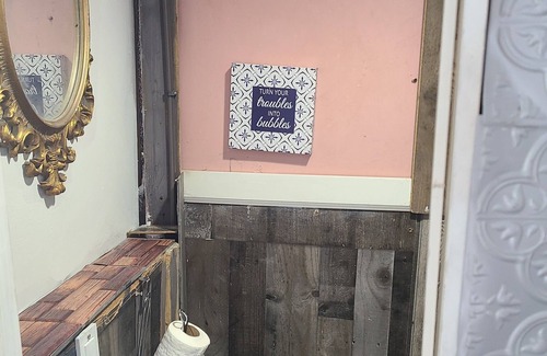 Bozeman Cottage | Tiny Home, Big Sky Views - Rustic chic two-level tiny cottage near airport