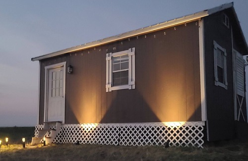 Bozeman Cottage | Tiny Home, Big Sky Views - Rustic chic two-level tiny cottage near airport