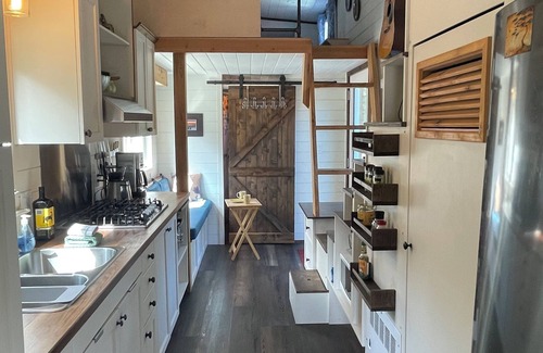 Yellow Point Cabin | Tiny home on Nature Sanctuary with access to private lake and hot tub