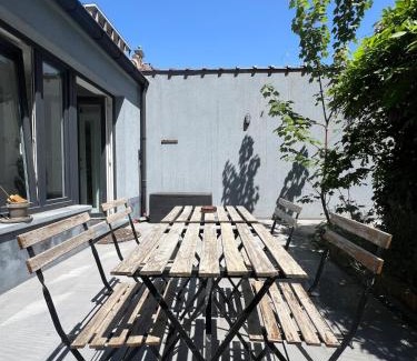 Saint-Josse-ten-Noode Apartment | Tiny House avec terrasse privée, 10 mins du centre