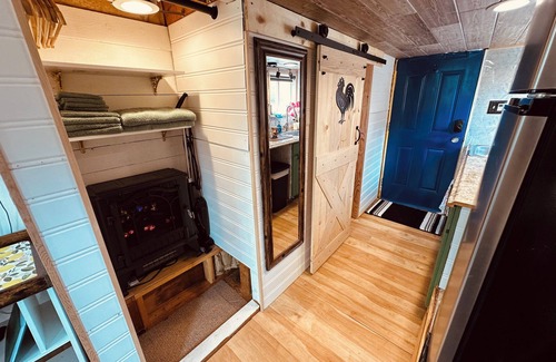Battle Ground House | Tiny House Farm Stay In Battle Ground Dogs Welcome