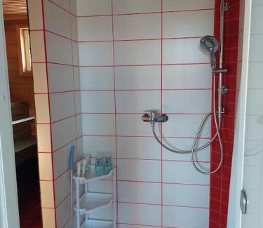 Taivassalo Ski Chalet | Tiny house with sauna and hot tub close to archipelago