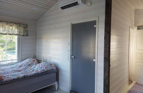 Taivassalo Ski Chalet | Tiny house with sauna and hot tub close to archipelago