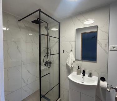 Costinesti Cabin | Tiny Hub