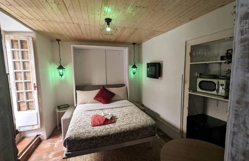 Sintra Apartment | Tiny Smart Home, Private Garden & Outside Jacuzzi. Center Sintra!