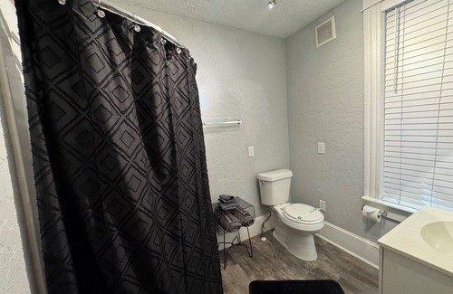 South Eola Apartment | TINY unit in cottage in the middle of Downtown