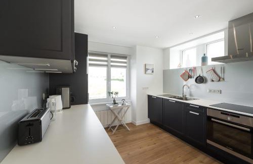 Pouldreuzic House | Tipoz'immo-sea view house with pedestrian access - enclosed garden