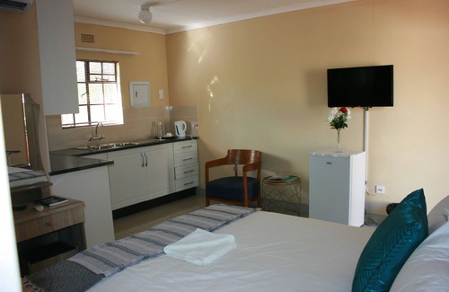 Ramotswa House | Titan Valley Guest House & Stargazing