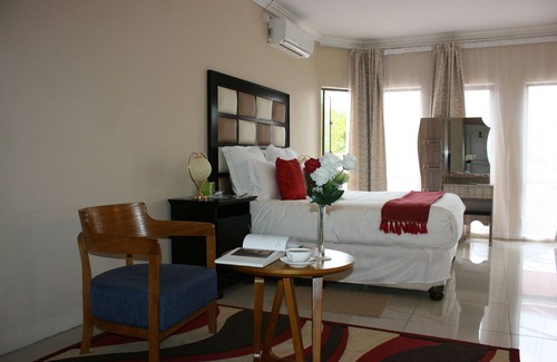 Ramotswa House | Titan Valley Guest House & Stargazing