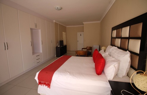 Ramotswa House | Titan Valley Guest House & Stargazing