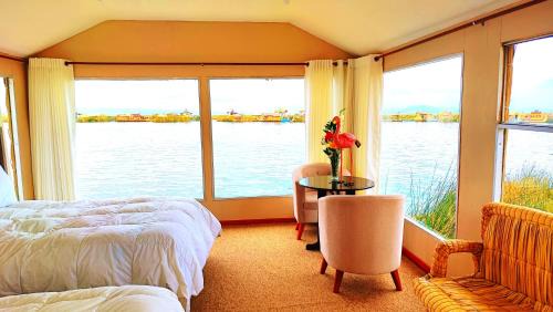 Puno Hotel | Titicaca Floating Lodge