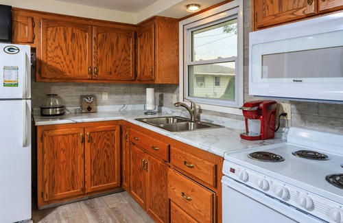 Green Bay House | Titletown Dream Stay- Fire pit, Stadium Views - Across from Lambeau Feild