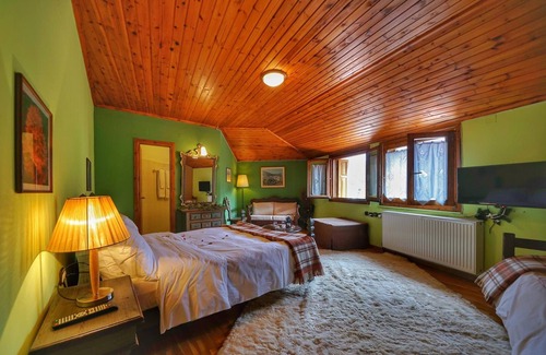 Eptalofos Hotel | To Balcony tis Agorianis