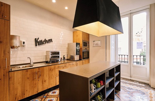 Sol Hostel | TOC Hostel and Suites Madrid