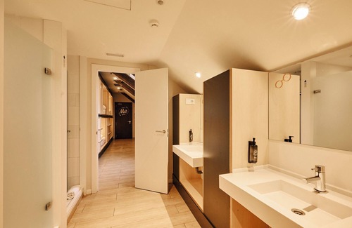 Sol Hostel | TOC Hostel and Suites Madrid