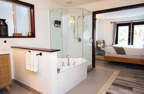 Tofino Hotel | Tofino Oceanfront Hotel Suite 3