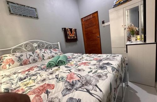 Tanah Merah House | Tok Wan's Studio Homestay