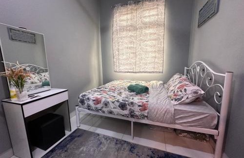 Tanah Merah House | Tok Wan's Studio Homestay