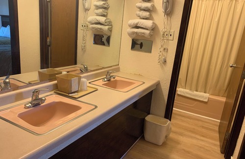 South Beloit Hotel | Tollway Inn of Beloit