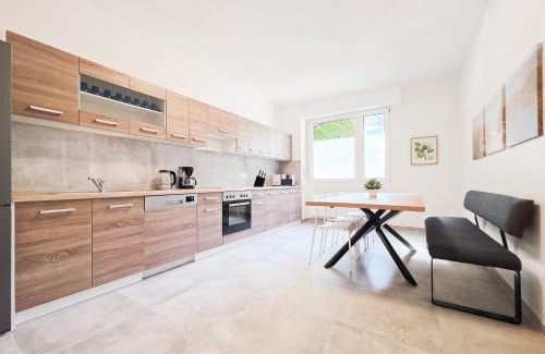 Derendorf Apartment | Tolstov Apartments - 3 Room Apartments - Kitchen - Balcony - 5 min to Messe DUS