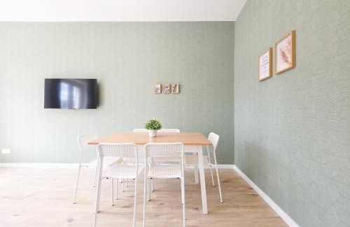 Gerresheim Apartment | Tolstov Apartments - 4 Room Apartment - Maisonette - Balcony - 20 Min Messe DUS and Old Town DUS