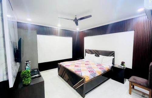 Jangpura Bed & Breakfast | Tom & Jerry In Jangpura