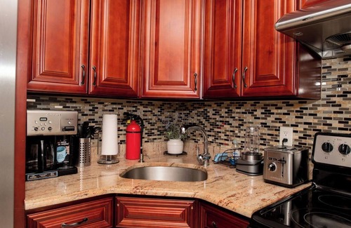 Queens House | Tonel Paradise 1BR-1BTH with hot tub