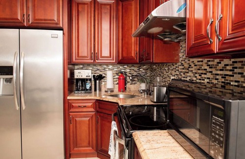 Queens House | Tonel Paradise 1BR-1BTH with hot tub