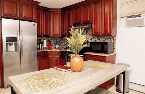 Queens House | Tonel Paradise 1BR-1BTH with hot tub