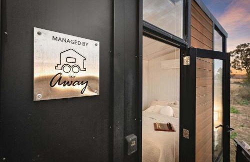 Goombungee House | Toowoomba Valley Views by Tiny Away