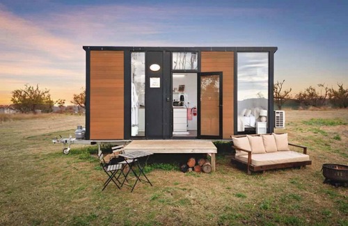 Goombungee House | Toowoomba Valley Views by Tiny Away