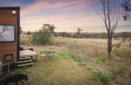 Goombungee House | Toowoomba Valley Views by Tiny Away
