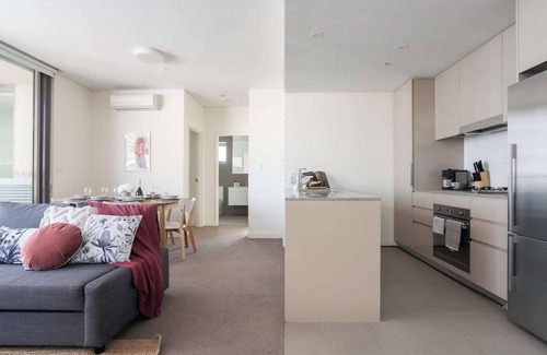 Wolli Creek Apartment | Top Floor 2BR Pool, Gym, Parking | Airport, City