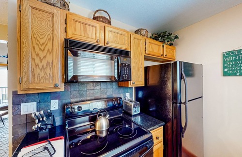 Steamboat Springs Condo | Top-floor condo with on-site pool & hot tub, fireplace, in-unit washer/dryer