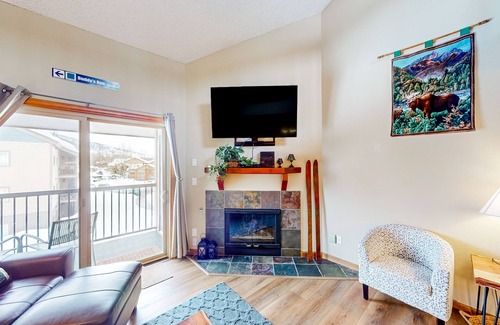 Steamboat Springs Condo | Top-floor condo with on-site pool & hot tub, fireplace, in-unit washer/dryer