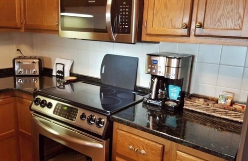 Sugar Mountain Condo | Top Floor Condo - Pool, Gym, Hot TubnAccess - Shuttle to Sugar Mountain Resort