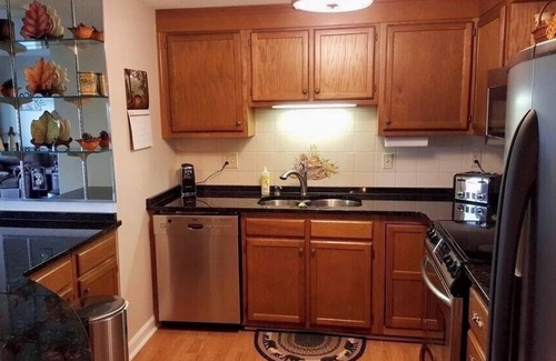 Sugar Mountain Condo | Top Floor Condo - Pool, Gym, Hot TubnAccess - Shuttle to Sugar Mountain Resort